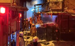 Yenibosna’da Yangın: Hurda Deposu ve Bina Alevlere Teslim Oldu