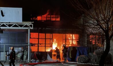 Kayseri’de Mobilya Atölyesinde Yangın: Alevler Bitişik İş Yerlerine Sıçramadan Kontrol Altına Alındı