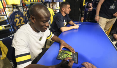 Fenerbahçe’de Kante ve Levent Mercan Taraftarlarla Buluştu: İmza Gününde Coşku Tavan Yaptı!