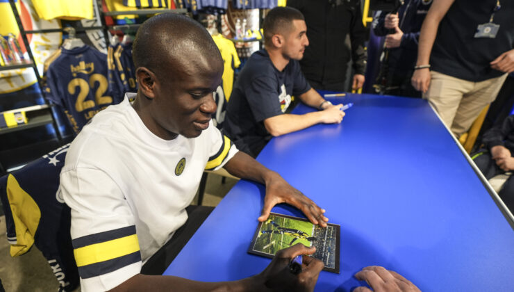 Fenerbahçe’de Kante ve Levent Mercan Taraftarlarla Buluştu: İmza Gününde Coşku Tavan Yaptı!