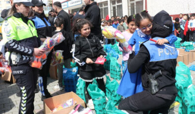 Siirt’te Polis Haftası Coşkusu: 350 Öğrenciye Ayakkabı ve Oyuncak Hediyesi