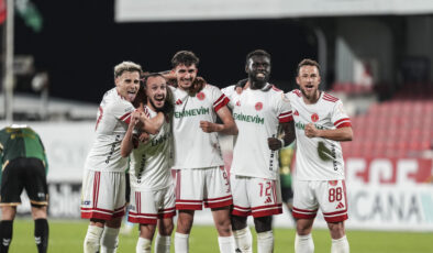 Ümraniyespor, Sakaryaspor’u 2-0 Mağlup Ederek Galibiyet Serisine Son Verdi