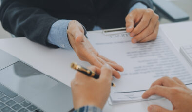 İş Sözleşmelerinde Cezai Şartlar: Hukuki Çerçeve ve Dikkat Edilmesi Gerekenler