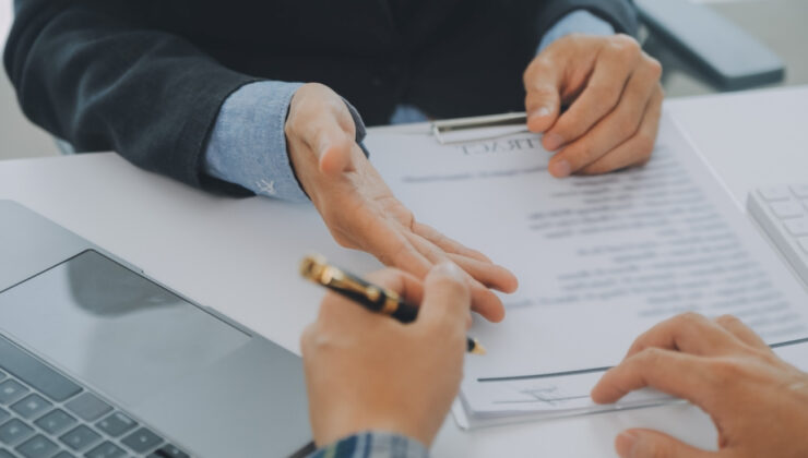 İş Sözleşmelerinde Cezai Şartlar: Hukuki Çerçeve ve Dikkat Edilmesi Gerekenler