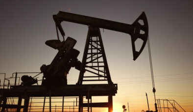 Hürmüz Boğazı’nda Ateşkes Umutları Sürerken Gerginlik Devam Ediyor: Petrol Fiyatları Yükseldi