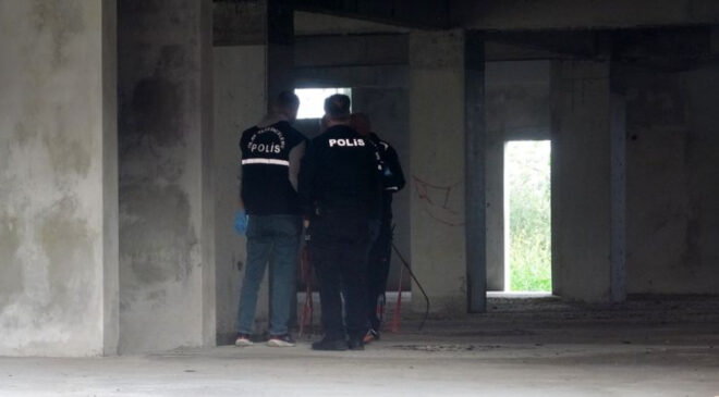 Antalya’da İnşaatta Korkunç Keşif: Merdiven Boşluğunda Cansız Beden Bulundu