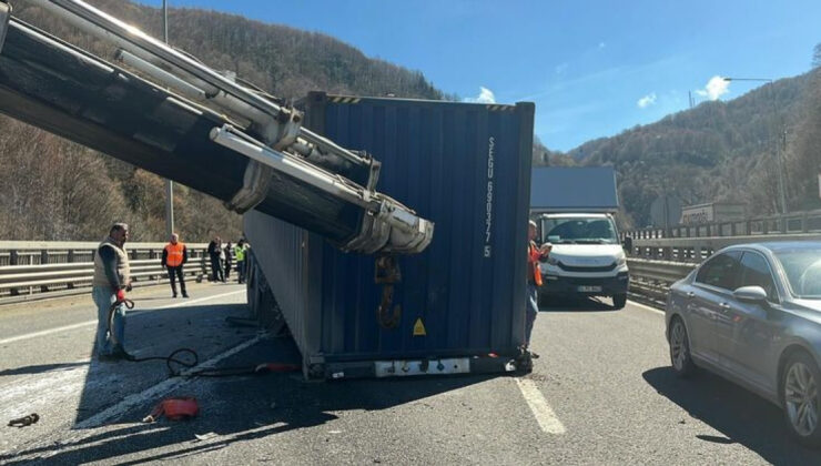 TEM Otoyolu Bolu Geçişinde Zincirleme Kaza: 5 Yaralı, İstanbul Yönünde Uzun Kuyruklar Oluştu