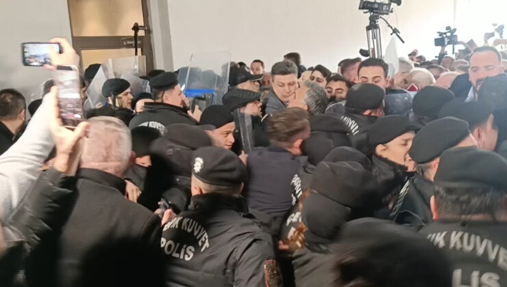 Bursa Büyükşehir Belediyesi’nde Gergin Anlar: Başkanlık Seçimi ve Gözaltılar Sonrası Arbede