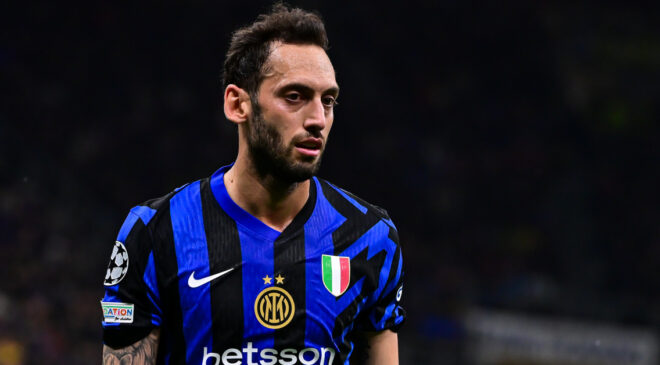 Inter’de Şampiyonluk Yarışı Sürerken Hakan Çalhanoğlu’nun Geleceği Mercek Altında: Sözleşme Uzatma Görüşmeleri Başlıyor