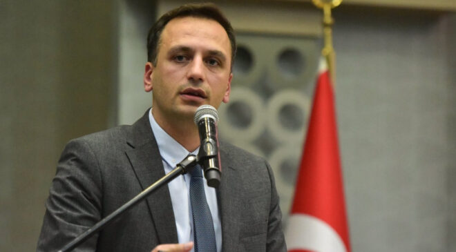 Bornova Belediye Başkanı Ömer Eşki ve Diğer Şüpheliler Serbest Bırakıldı: Yurt Dışı Yasağıyla A.A. Dahil