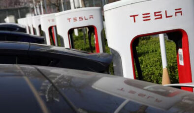 Tesla’nın İlk Çeyrek Teslimatları Beklentileri Aşağı Yönlü Revize Edildi: Rekabet ve Talep Zayıflığı Etkili