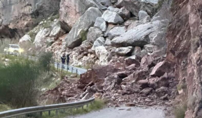 Fethiye Ölüdeniz-Faralya Yolunda Kaya Düşmesi: Ulaşım Kapandı, Çalışmalar Başladı