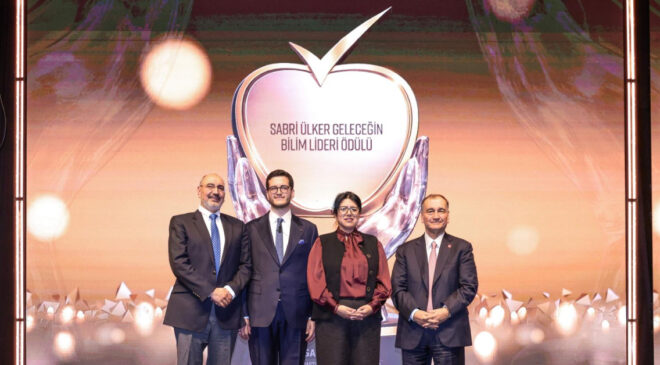 Sabri Ülker Geleceğin Bilim Lideri Ödülü’nü Şilili Biyokimyager Maria Elsa Pando San Martin Kazandı