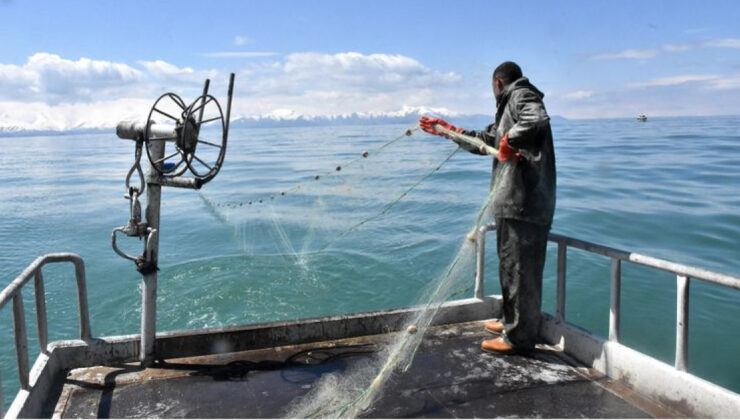 Van Gölü’nde İnci Kefali İçin Av Yasağına Doğru: Balıkçılar Son Hazırlıklarını Yapıyor