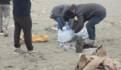 Hatay Samandağ Sahilinde Çuvaldan Uyuşturucu Çıktı: Geniş Çaplı Soruşturma Başlatıldı