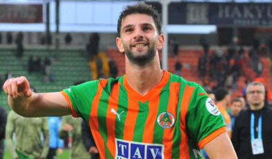 Ümit Akdağ’dan Milli Arada Yoğun Çalışma ve Hedefler: Alanyaspor Stoperinden Özel Açıklamalar