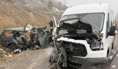 Gümüşhane Kelkit’te Feci Kaza: Öğretmen Servisi ile Otomobil Çarpıştı, 1 Ölü, 9 Yaralı
