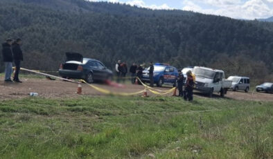 Kütahya’da Feci Kaza: Tamir Etmeye Çalışırken Otomobilin Altında Kalan Adam Hayatını Kaybetti