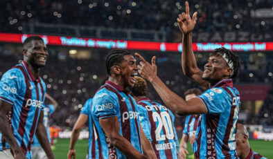 Trabzonspor, Alanyaspor Deplasmanında Zirve Yarışına Devam Etmek İstiyor: Maç Öncesi Detaylar ve Muhtemel 11’ler