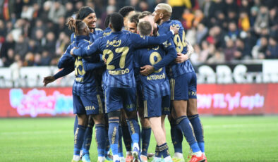 Fenerbahçe, Kayserispor’u Farklı Mağlup Etti: Spor Yazarlarından Değerlendirmeler ve Hakem Eleştirileri