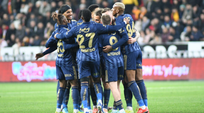 Fenerbahçe, Kayserispor’u Farklı Mağlup Etti: Spor Yazarlarından Değerlendirmeler ve Hakem Eleştirileri