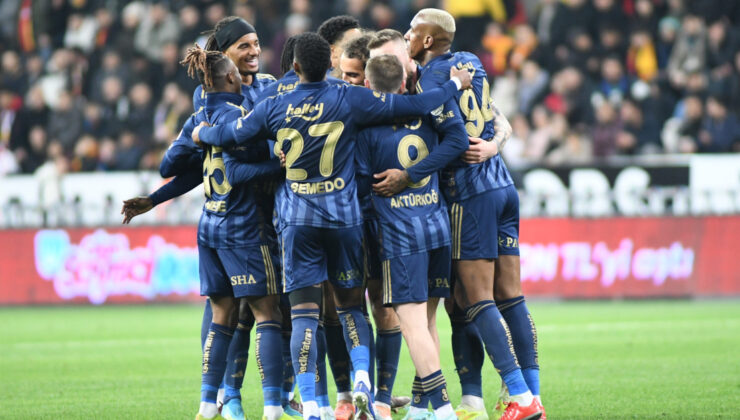 Fenerbahçe, Kayserispor’u Farklı Mağlup Etti: Spor Yazarlarından Değerlendirmeler ve Hakem Eleştirileri