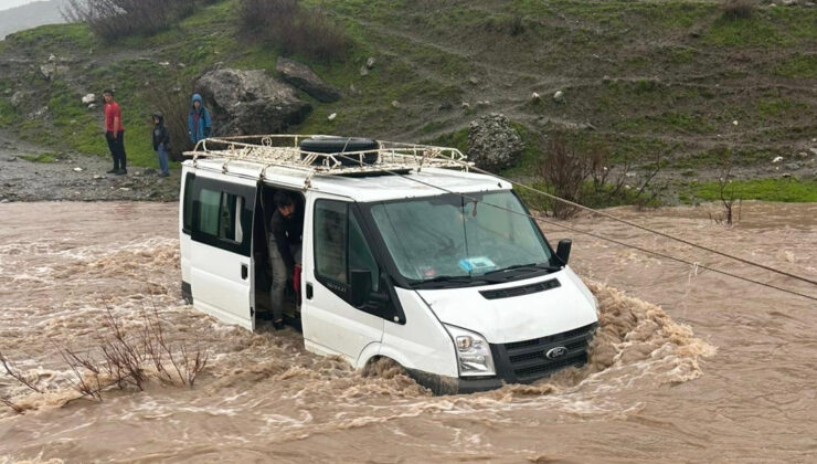Siirt’te Faci: Kalp Krizi Geçiren Kadın, Taşan Derede Mahsur Kalarak Hayatını Kaybetti