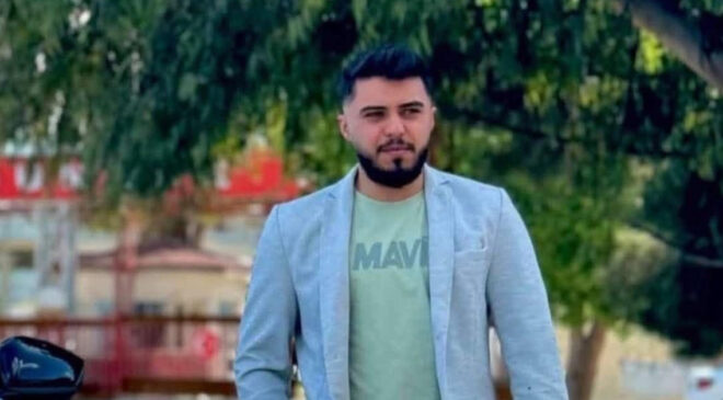 Şanlıurfa’da Feci Kaza: Bariyerlere Çarpan Otomobilin Sürücüsü Fethullah Fevzioğlu Hayatını Kaybetti