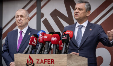 Özgür Özel ve Ümit Özdağ’dan Ortak Mesajlar: İran, Ekonomi ve Ara Seçimler Gündemde