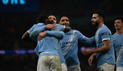 Manchester City, Chelsea’yi Deplasmanda 3-0 Mağlup Etti: Premier Lig’de Şampiyonluk Yarışı Kızışıyor