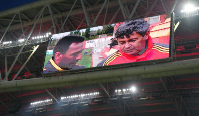 Galatasaray Taraftarından Mircea Lucescu’ya Vefa: Kocaelispor Maçında Anma Töreni