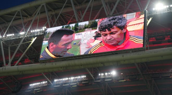 Galatasaray Taraftarından Mircea Lucescu’ya Vefa: Kocaelispor Maçında Anma Töreni