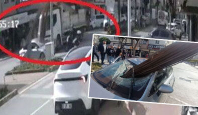 Manavgat’ta Korkunç Kaza: İnşaat Demiri Otomobile Saplandı, O Anlar Kamerada!