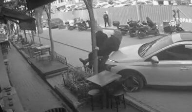 Şişli’de Kaldırımda Yürüyen Yayaya Otomobil Çarptı: Kaza Anı Güvenlik Kamerasında