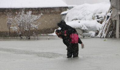 Yüksekova’da Altyapı Sıkıntısı: Yağmur Suları ve Karların Erimesi Hayatı Felç Etti