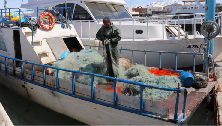 Van Gölü’nde İnci Kefali İçin Av Yasağı Başlıyor: Balıkçılar Hazır, Denetimler Sıkı Tutulacak