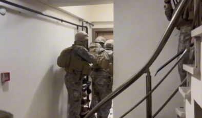 İstanbul Merkezli Suç Örgütlerine Dev Operasyon: Kırmızı Bültenli Yönetici Aranıyor, 17 Gözaltı