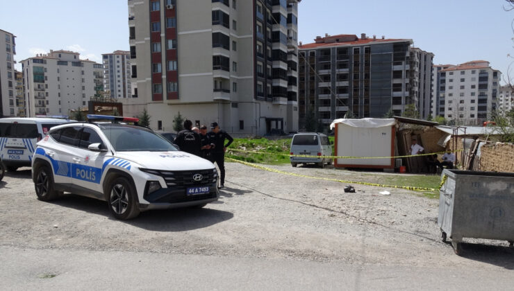 Malatya’da Okul Yakınında Bıçaklı Kavga: 5 Öğrenci Yaralandı, Olay Yerinde Bira Kutuları Bulundu