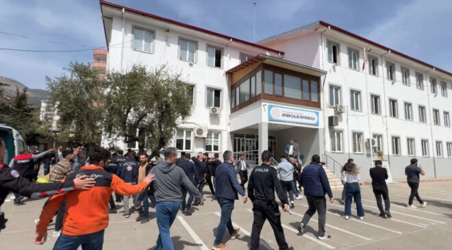 Kahramanmaraş’taki Okul Saldırısına Siyasetten Tepki Yağdı: ‘İçimiz Kan Ağlıyor’