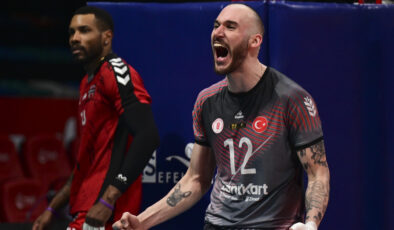 Voleybol Efeler Ligi’nde İlk Finalist Belli Oldu: Ziraat Bankkart Finalde!