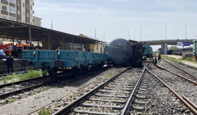 Diyarbakır’da Yük Treni Kazası: Raydan Çıkan Vagon Devrildi, Çalışmalar Başladı