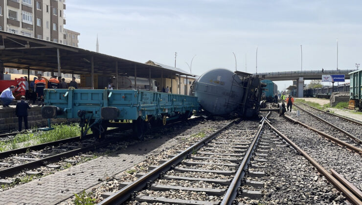 Diyarbakır’da Yük Treni Kazası: Raydan Çıkan Vagon Devrildi, Çalışmalar Başladı