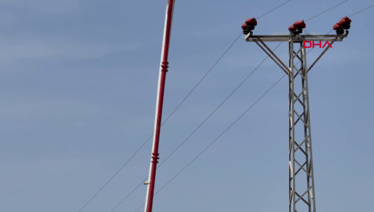 Diyarbakır’da İnşaat Kazası: Beton Pompası Yüksek Gerilime Çarptı, 2 İşçi Yaralandı