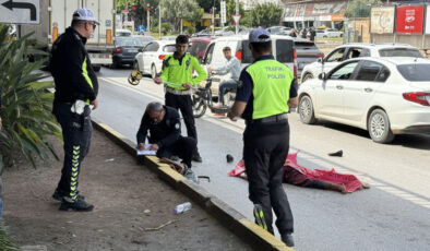Antalya’da Mendil Satarak Geçimini Sağlayan Durdu Aldemir, TIR Çarpması Sonucu Hayatını Kaybetti