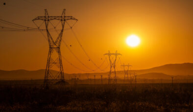 Türkiye’nin Elektrik Kurulu Gücü Rekora Ulaştı: Yenilenebilir Enerji Yükselişte