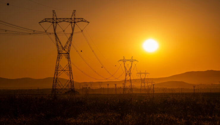 Türkiye’nin Elektrik Kurulu Gücü Rekora Ulaştı: Yenilenebilir Enerji Yükselişte