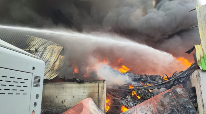 Adana’da Geri Dönüşüm Tesisinde Yangın: Kontrol Altına Alındı, Soğutma Çalışmaları Devam Ediyor