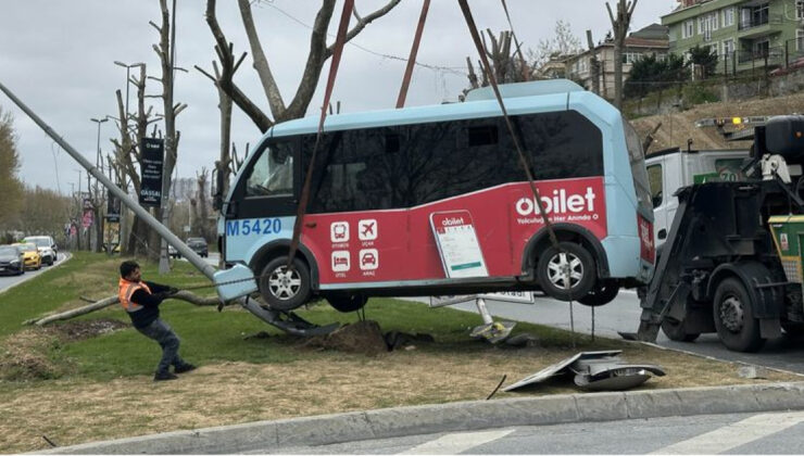 Beyoğlu’nda Minibüs Kazası: 5 Yaralı, Trafik Durdu