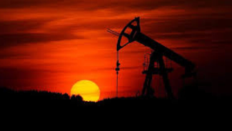 Petrol Fiyatları Ateşkes ve Anlaşma Umutlarıyla Geriledi: Brent ve WTI’da Düşüş