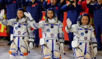 Çinli Astronotlar Uzayda Bir Ay Daha Kalacak: Shenzhou-21 Görevi Uzatıldı